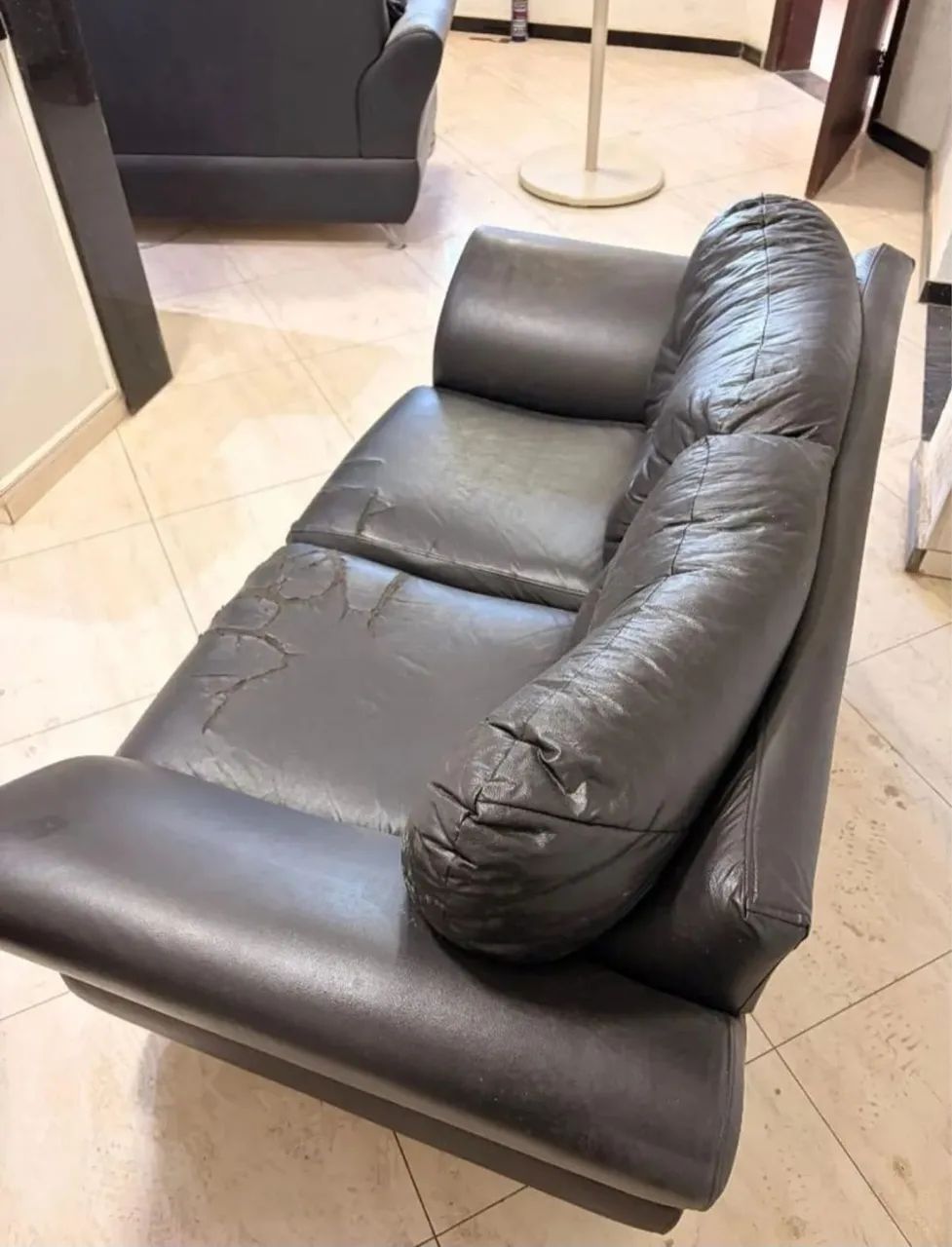 Vendo sofá de 2 lugares  - Foto 2