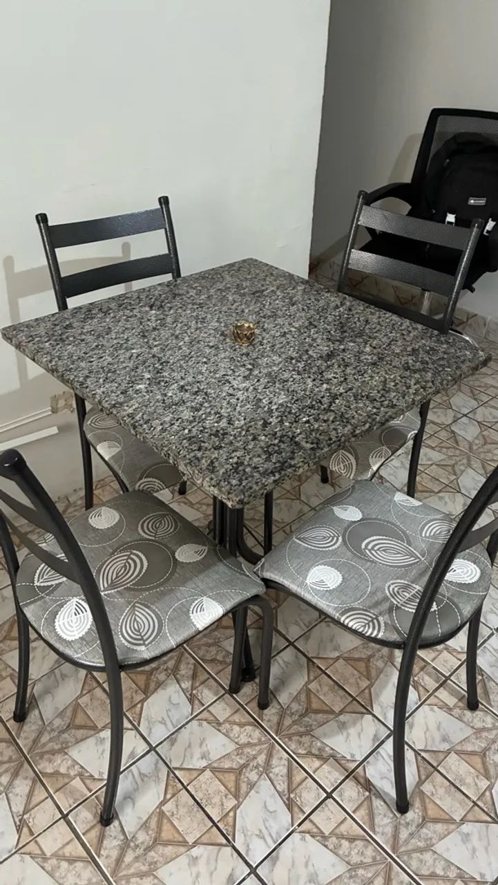 Mesa com cadeiras 