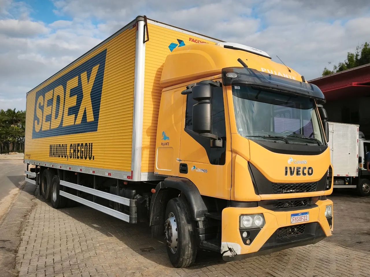 Iveco tector 24300 ano 2023 400.000km