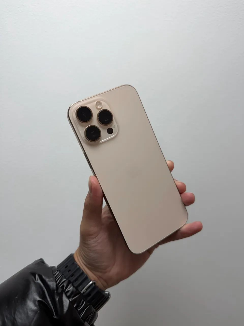 iPhone 16 Pro Max 256GB Desert  - Foto 2