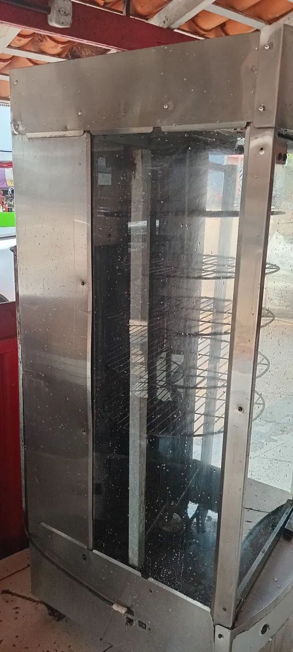 Máquina de assar frango bem conservado!