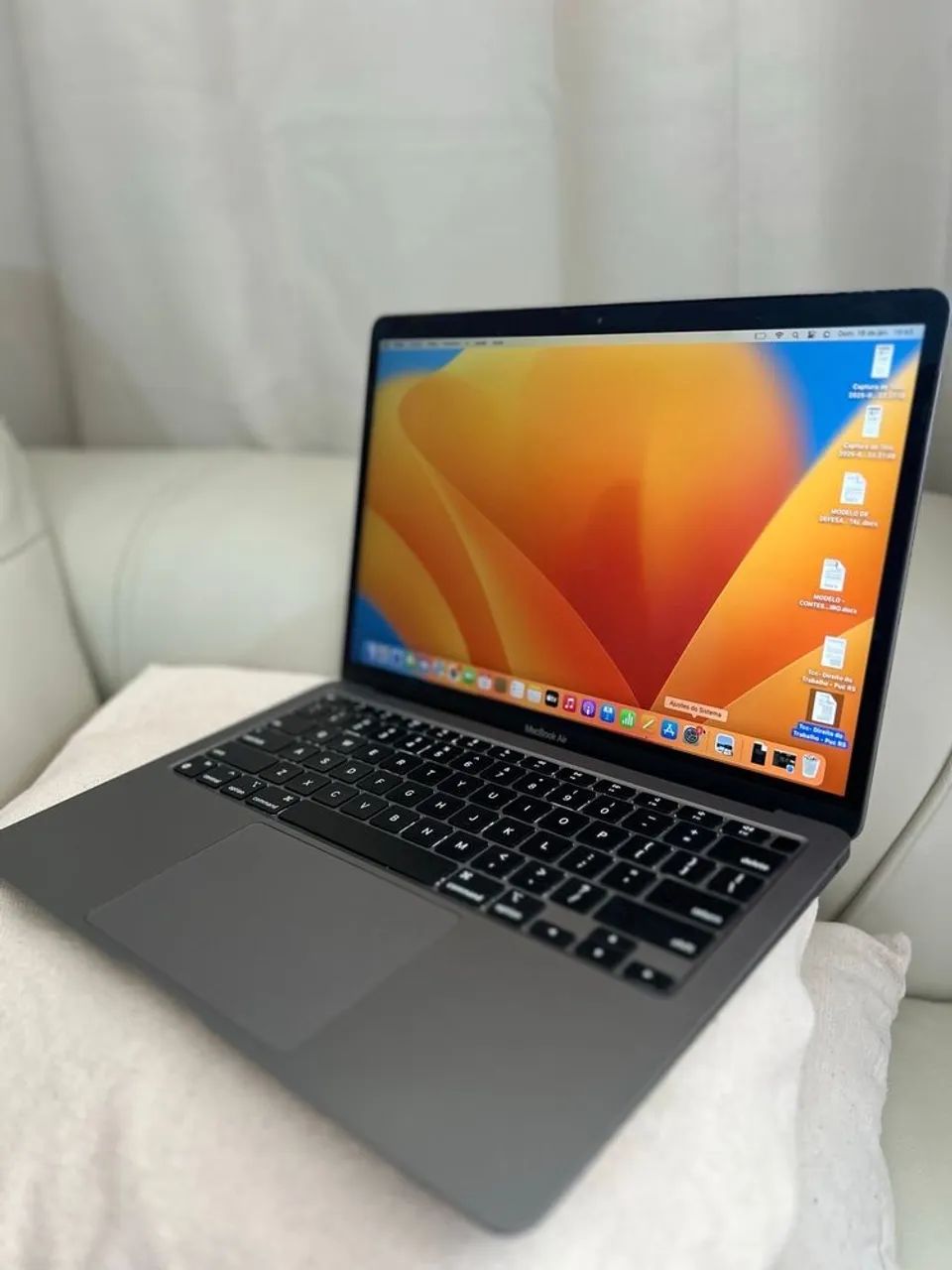 MacBook Air M1 - 8 /256 GB