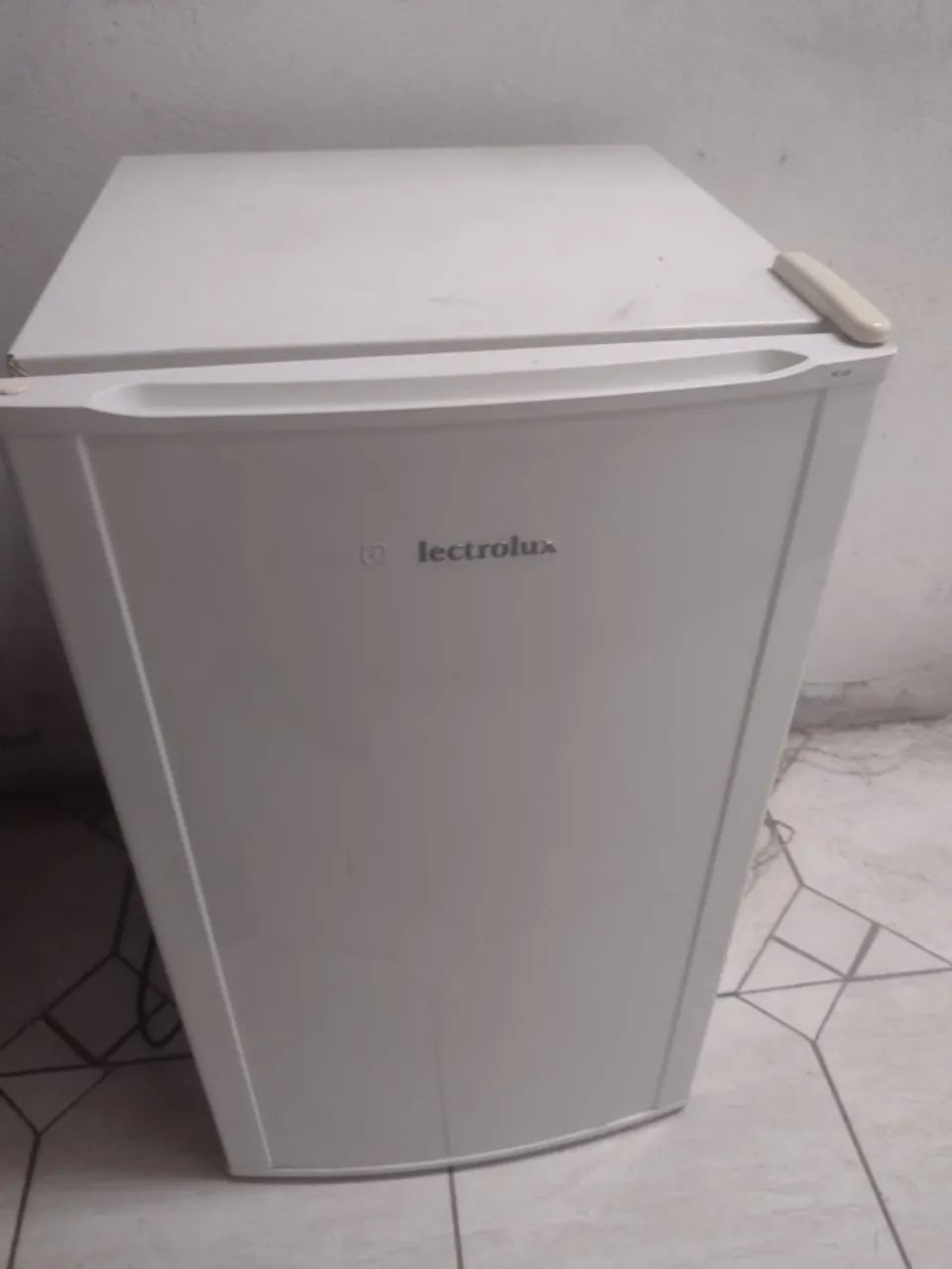 Frigobar 122L RE-120 Electrolux Compacto 110V Branco - Foto 3