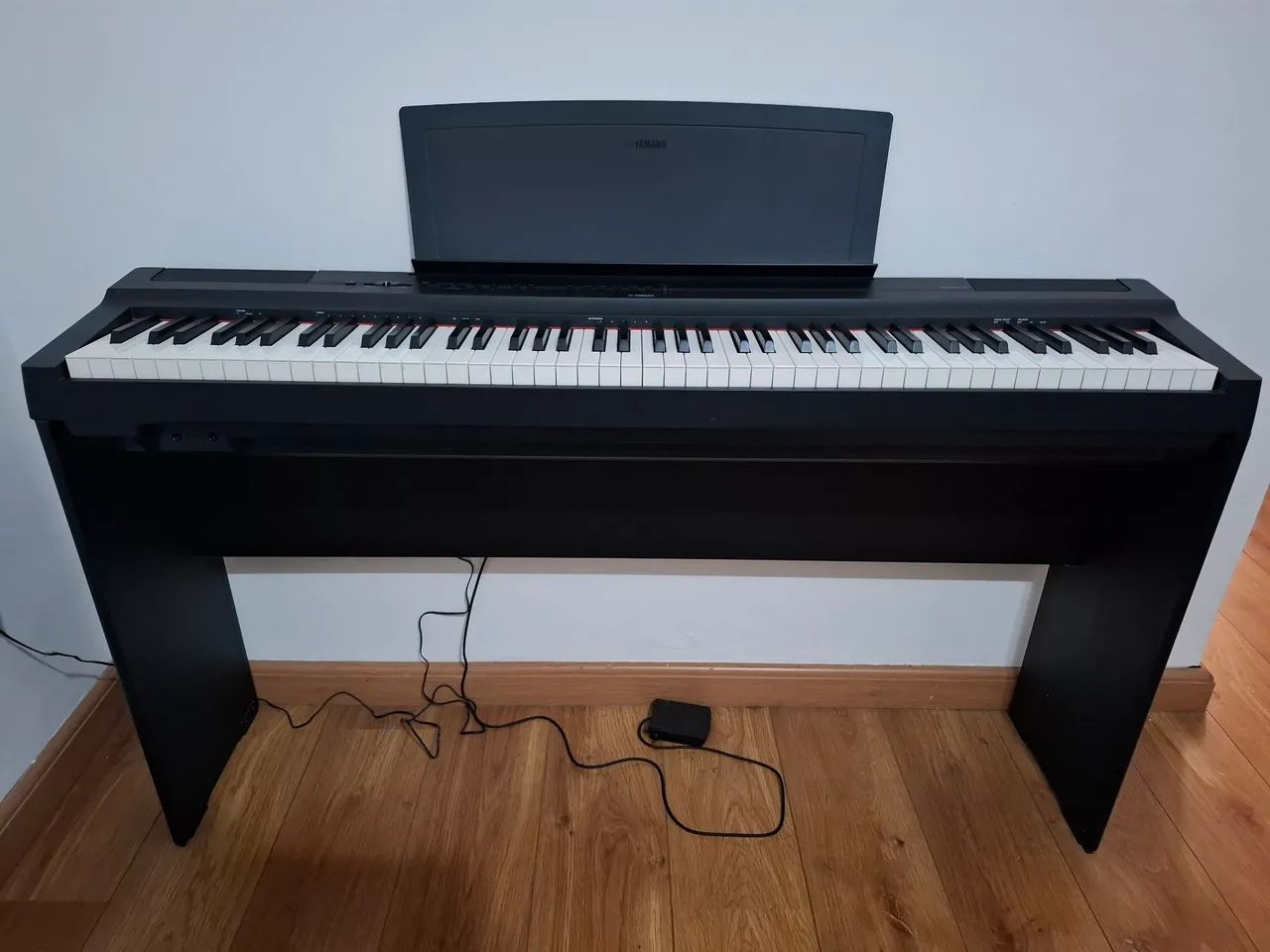 Piano Digital Yamaha P125 + Estante Preto Black - Instrumentos