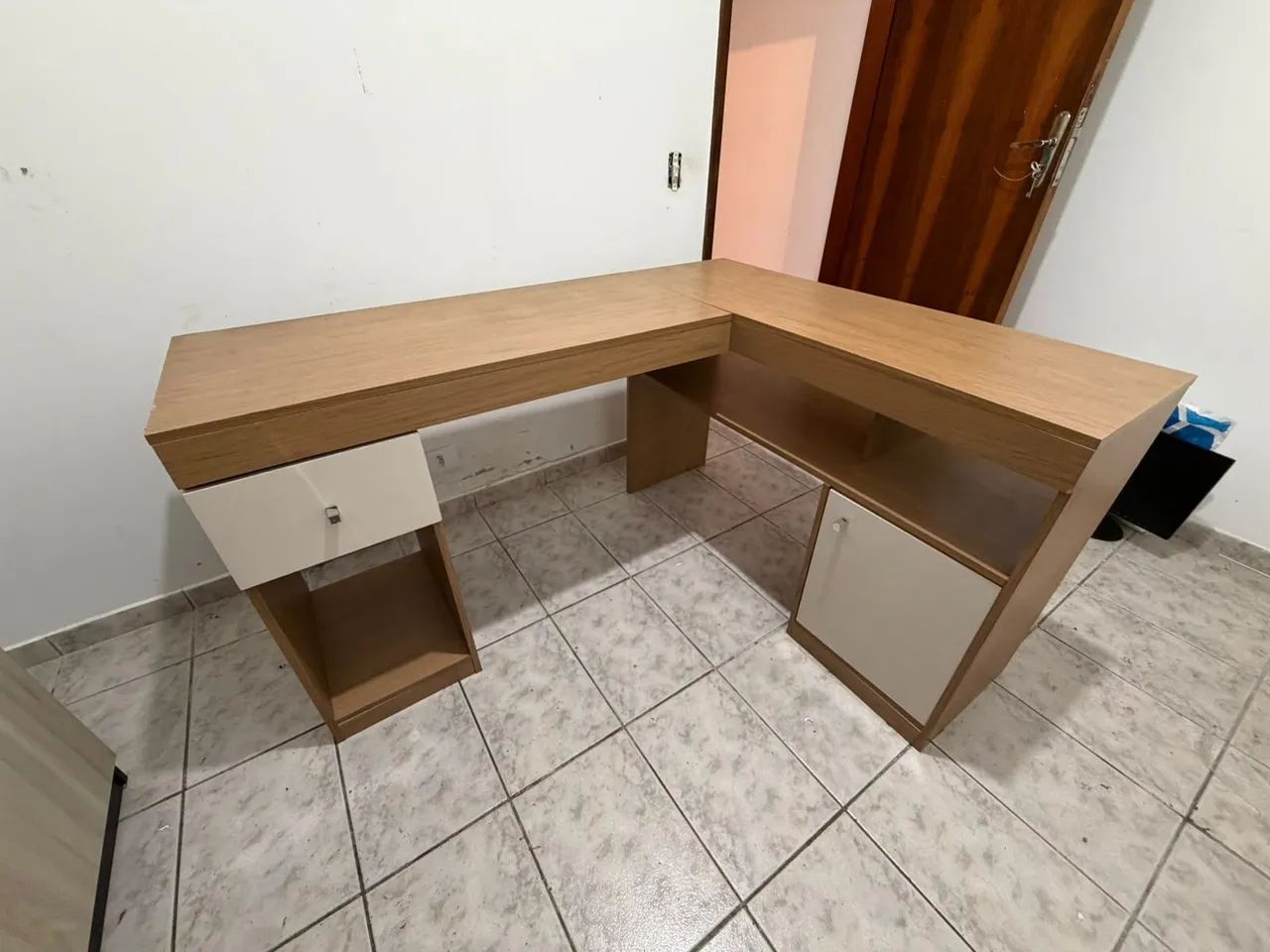 MESA DE ESCRITÓRIO DESAPEGO 