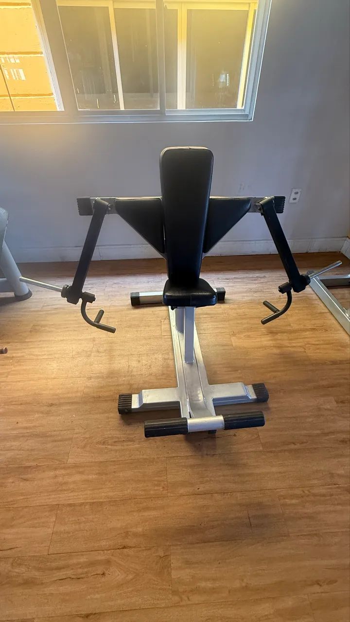 Máquina de bíceps sentado
