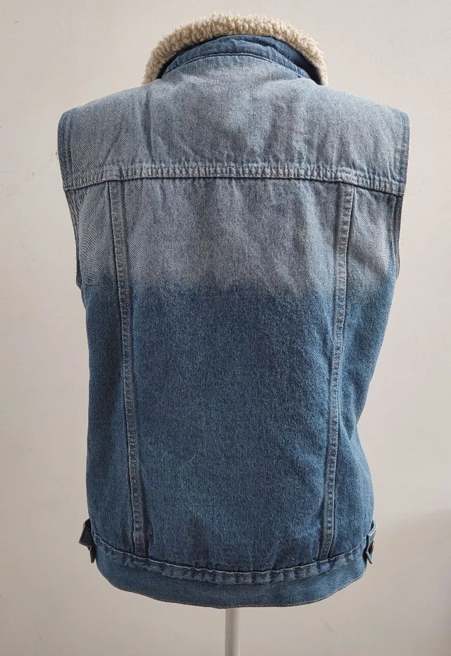 Colete Jeans com Forro Pelúcia Novo - Foto 4