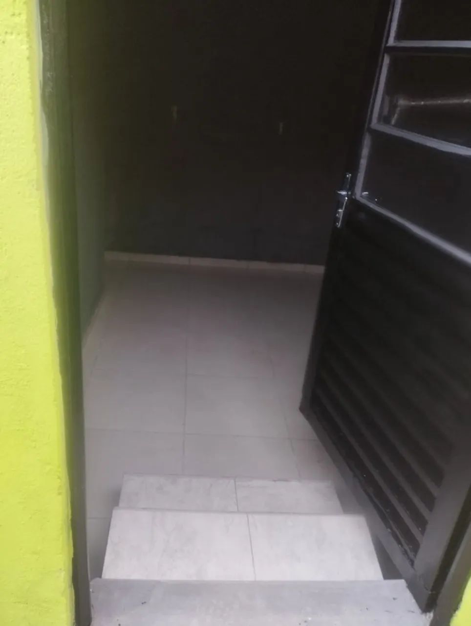 Um cômodo com banheiro - Foto 2