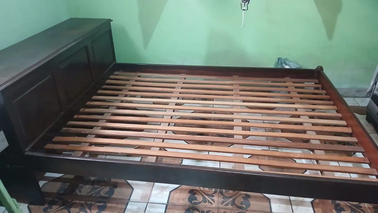 Cama casal com baú  madeira de lei - Foto 4