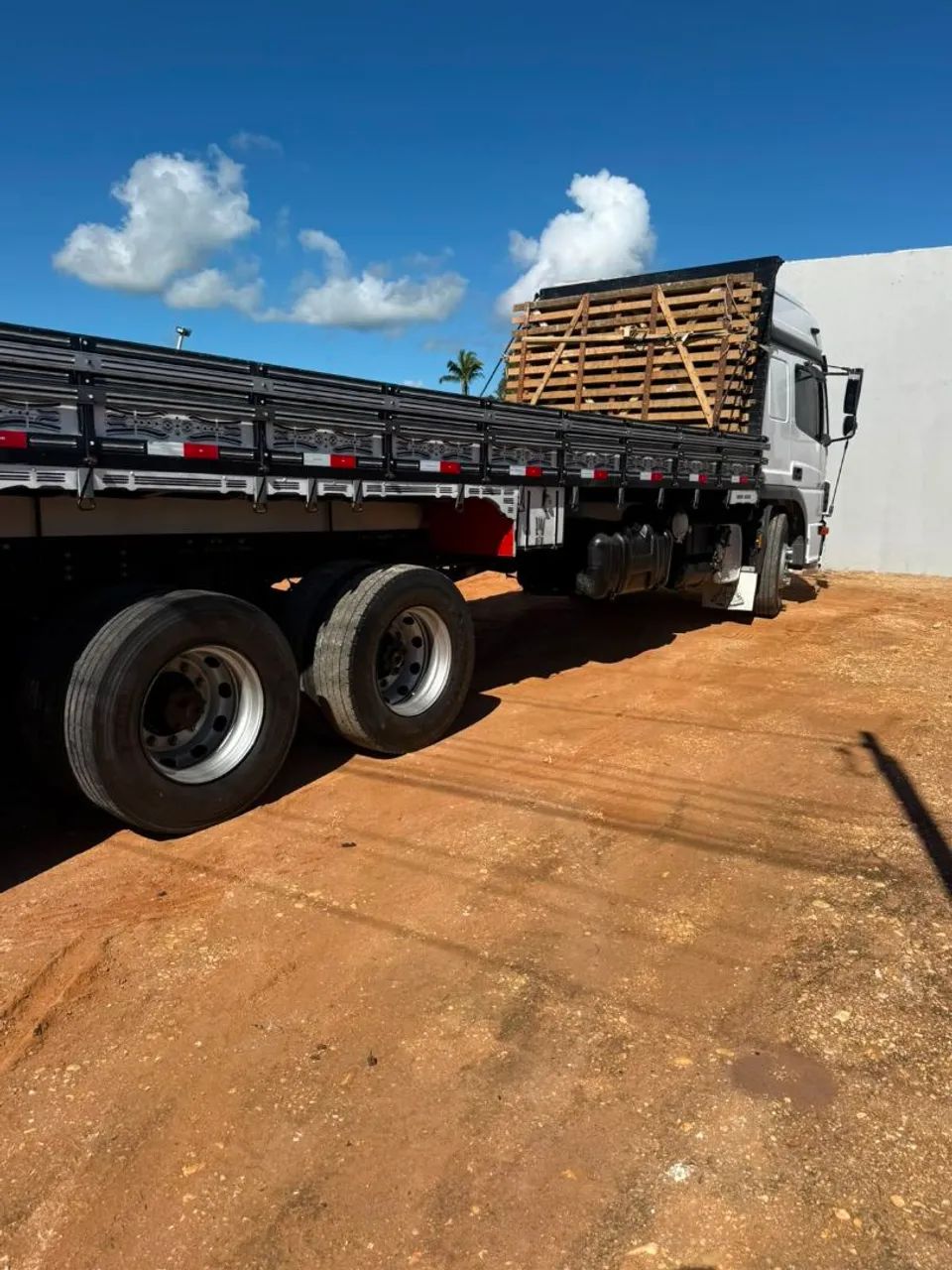 Caminhão completo todo revisado só pegar e trabalhar  - Foto 4