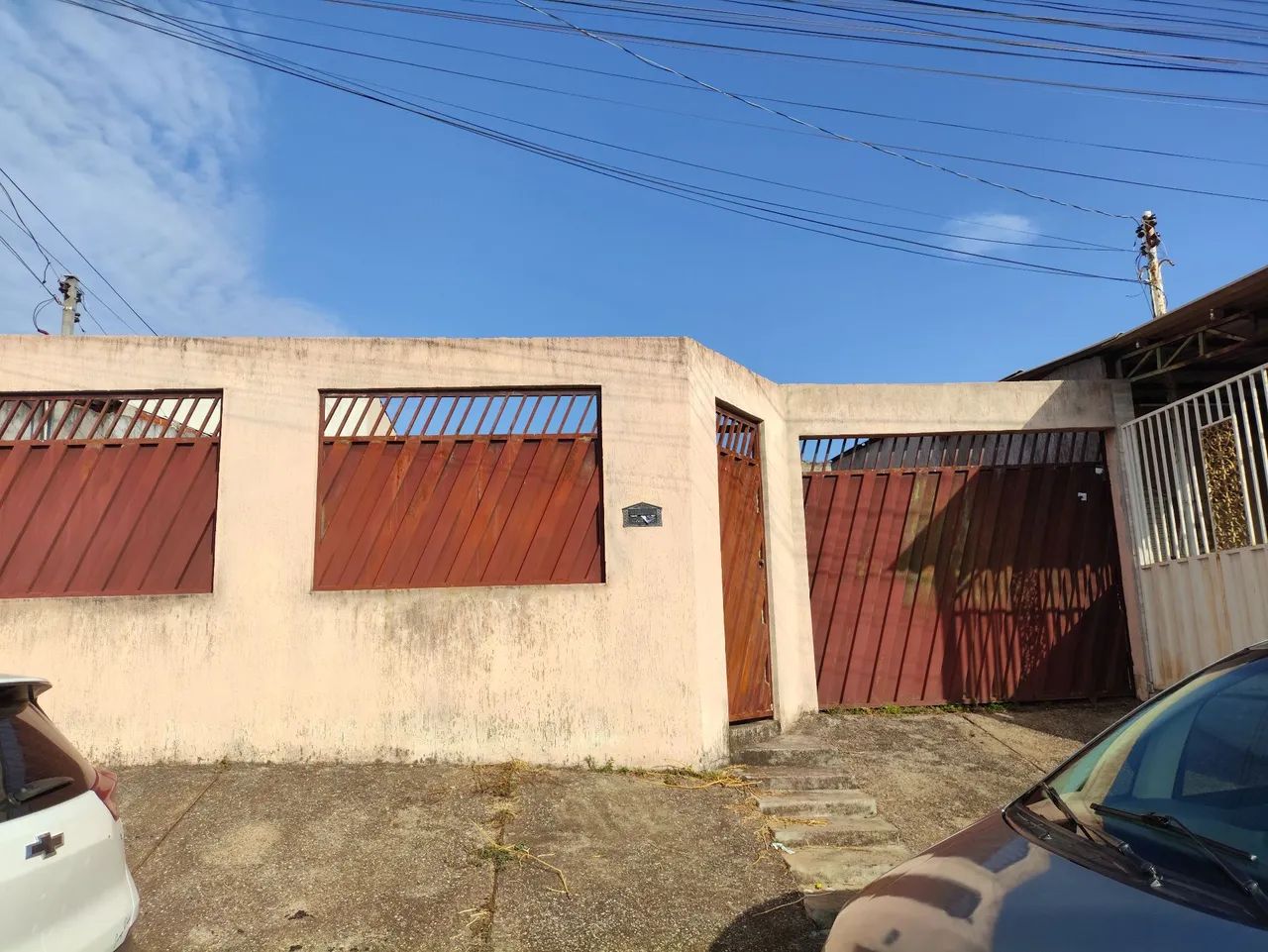 Casa com 2 qts na Q 111 recanto das emas.