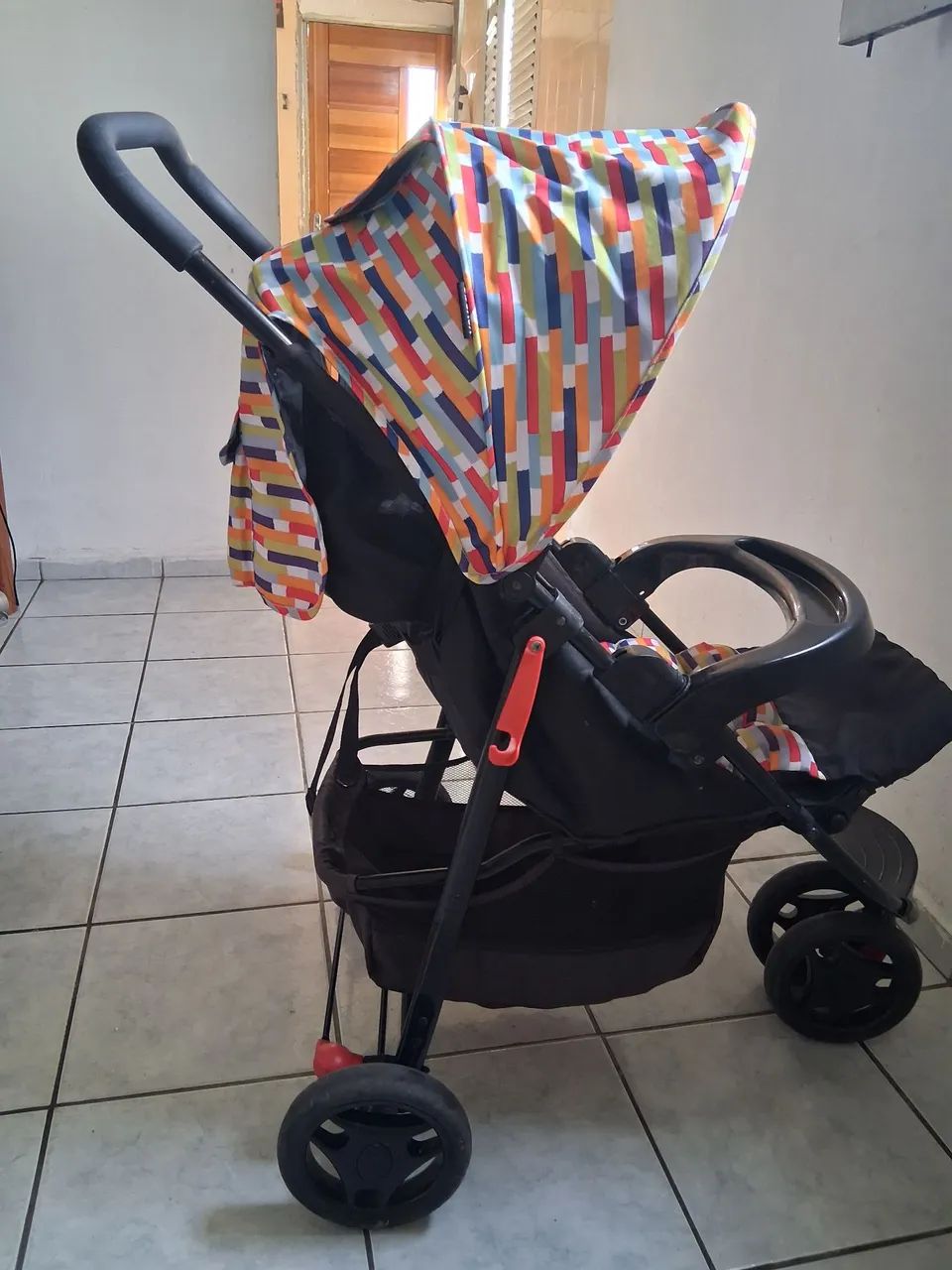 Carrinho de bebê semi novo - Foto 2