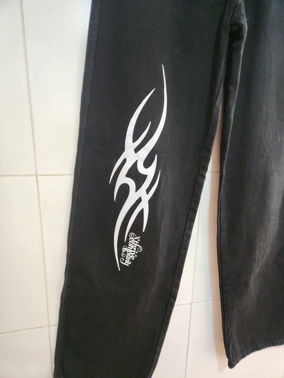 Calça jeans preta reta 38/40 - Foto 2