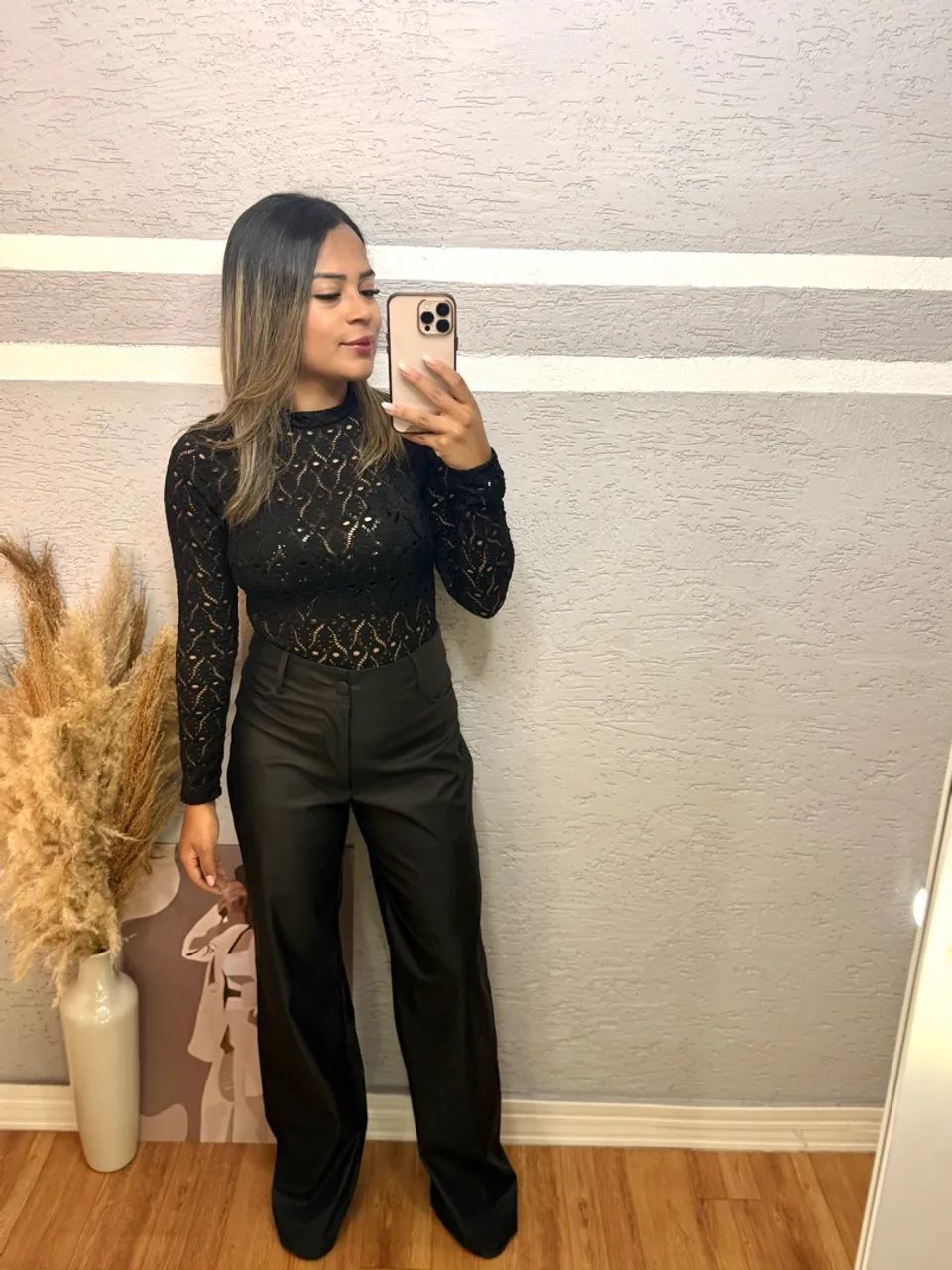Calça de couro pantalona
