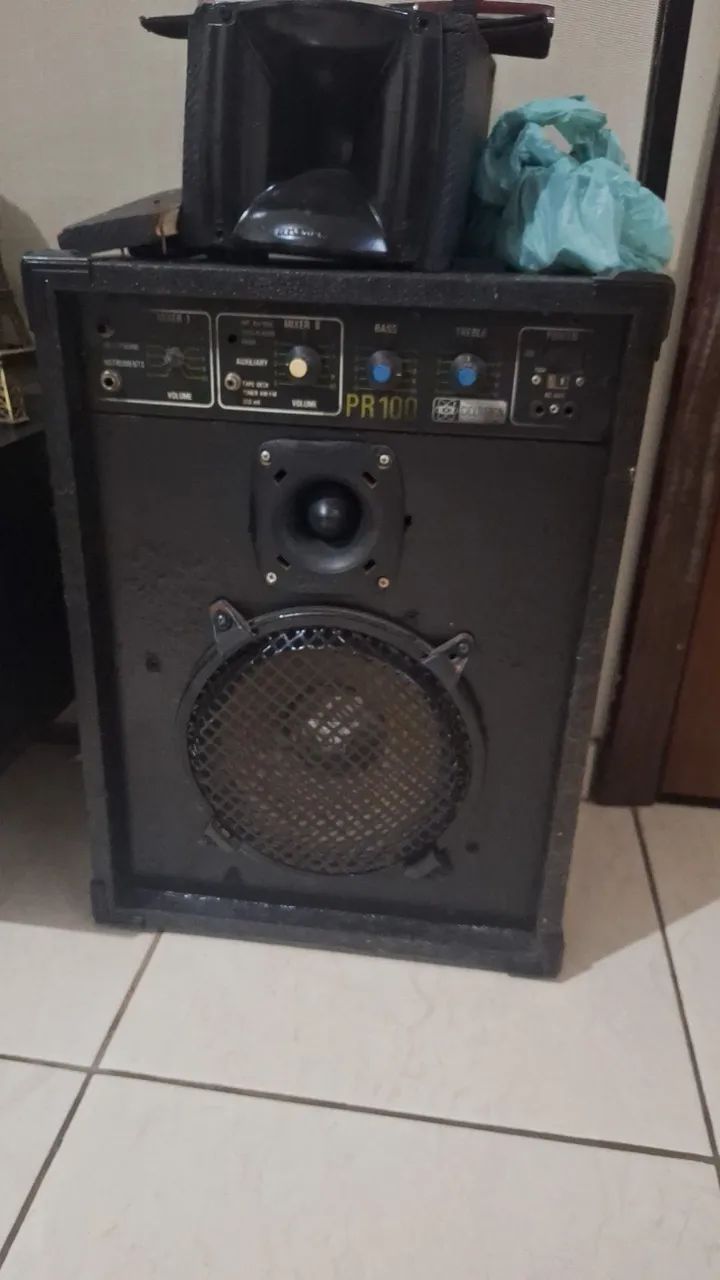 VENDO ESSA CAIXA AMPLIFICADA