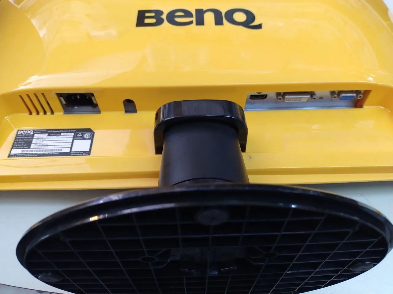 Monitor Benq para jogos e Pc cor amarela  - Foto 4