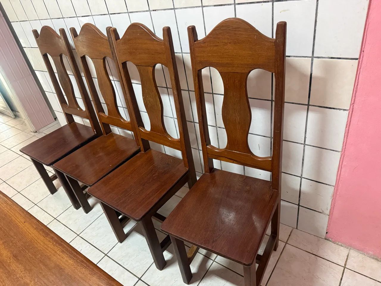 Mesa de Madeira Maciça Angelim-Pedra com 4 Cadeiras - Foto 4