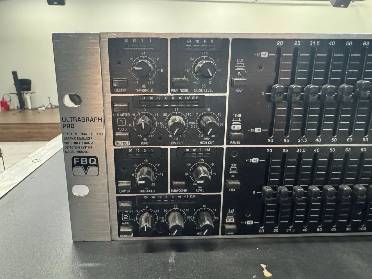 Equalizador paramétrico Behringer FBQ6200
