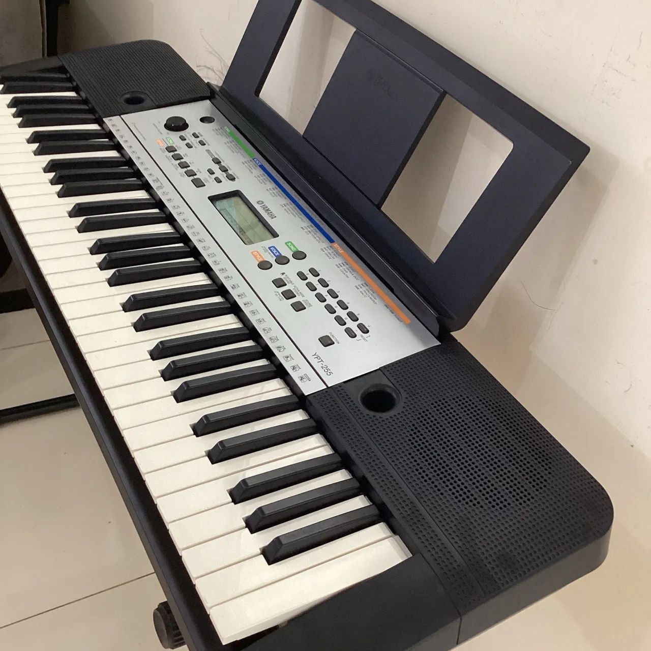 Teclado Yamaha YPT E255 (novinho)