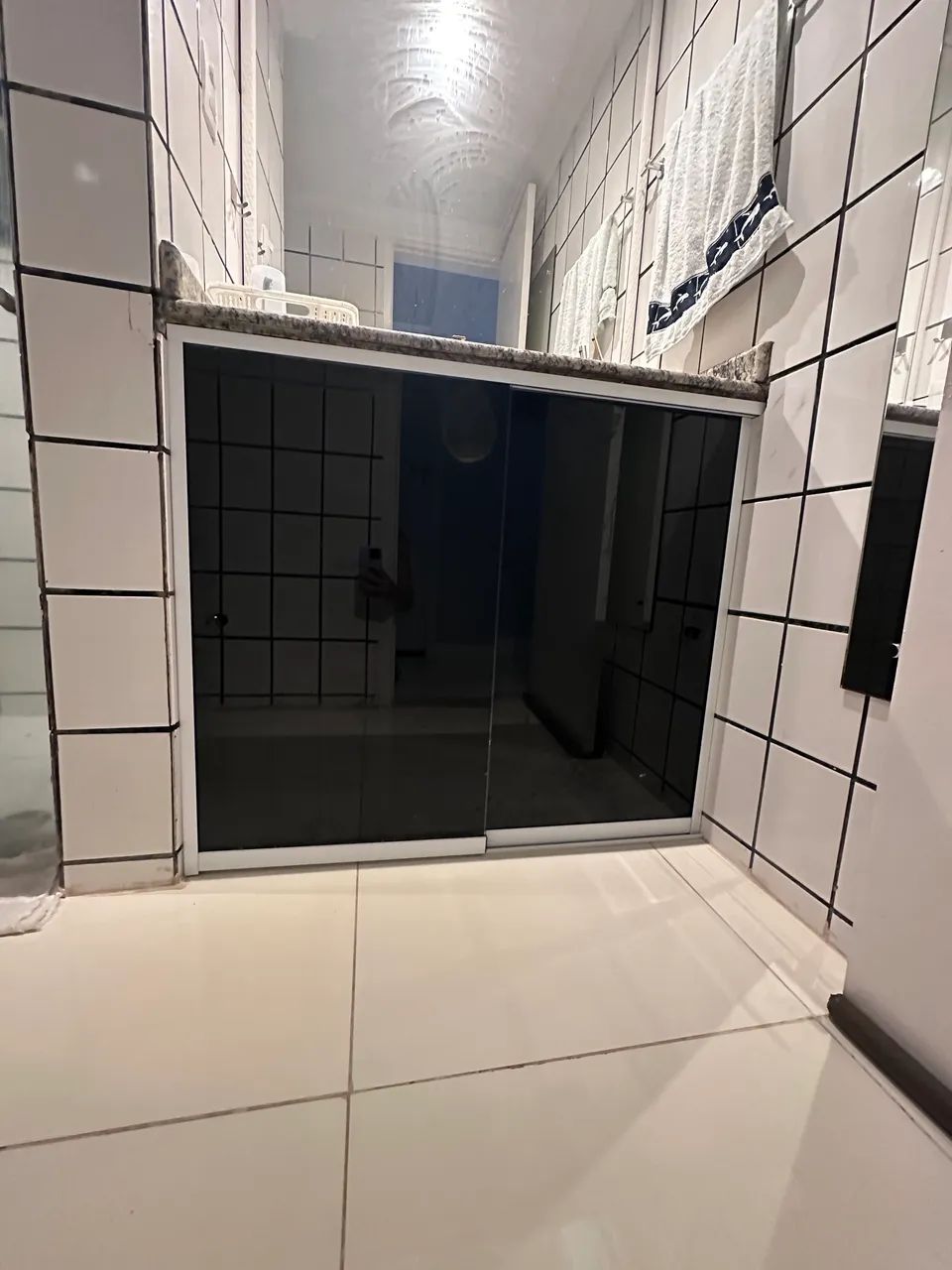 Cozinha planejada em vidro e alumínio  - Foto 5