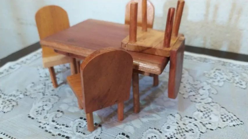 Mini Mesa e cadeiras artesanal (madeira) - Foto 3