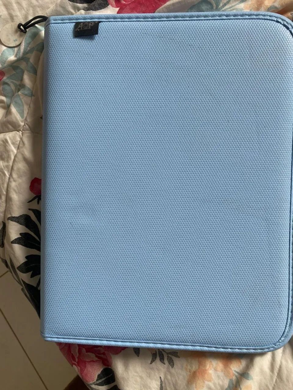 Vende-se Fichário semi novo 