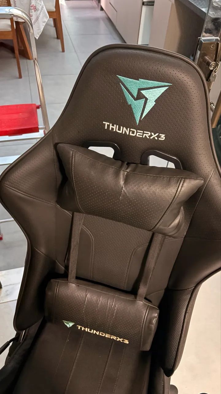 Cadeira Gamer Escritório ThunderX3 Giratória com Rodinhas