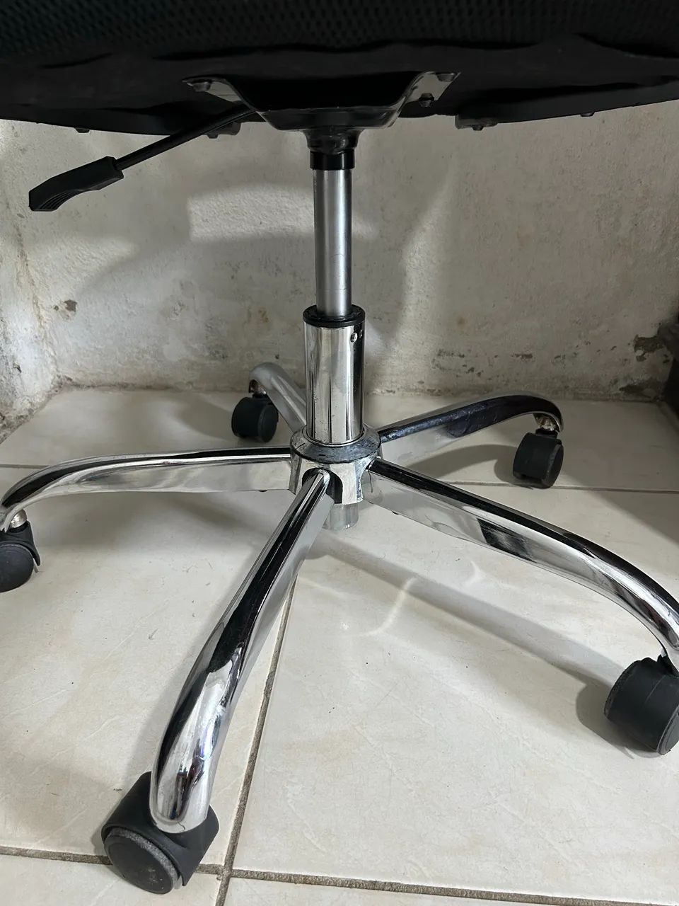 Vendo cadeira de escritório  - Foto 2