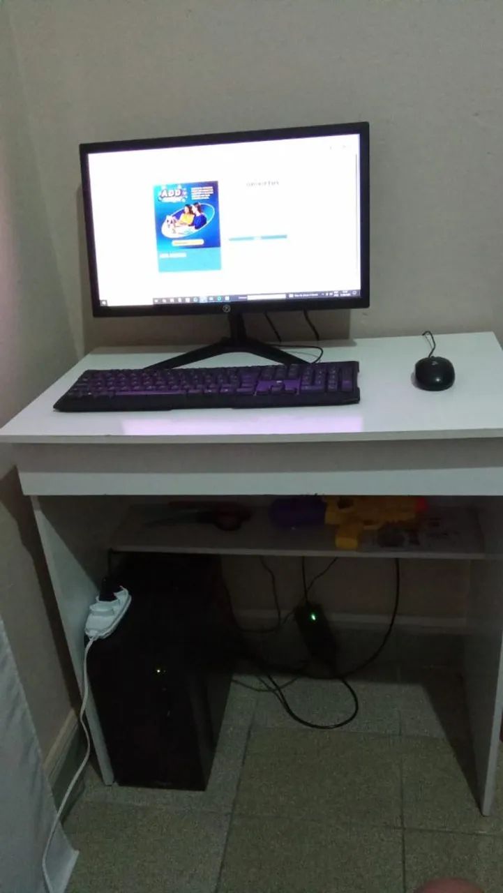 Computador e mesa - Foto 3