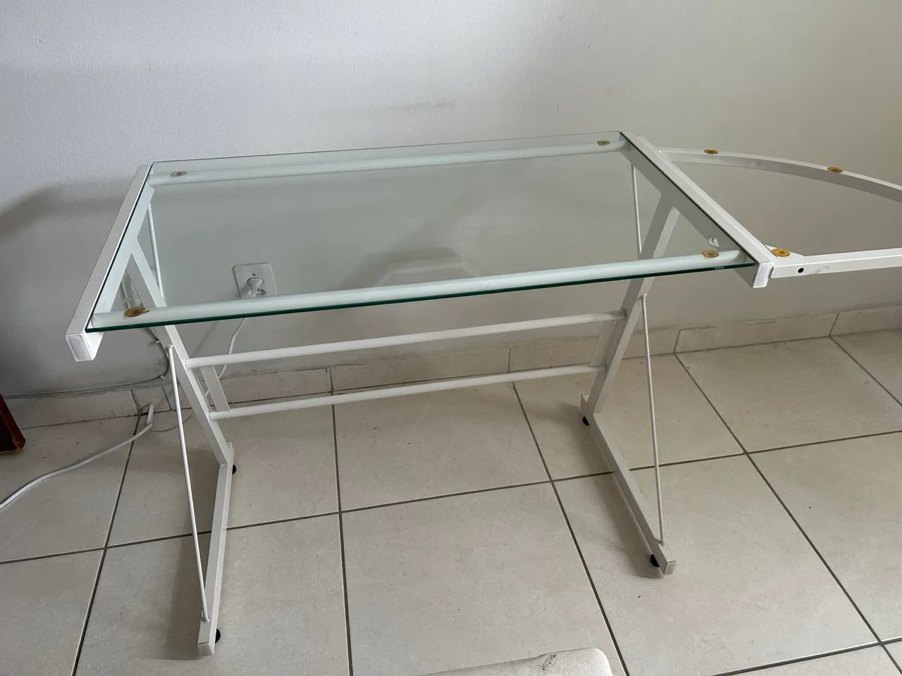 Mesa de Vidro e Cadeira Branca - Foto 4