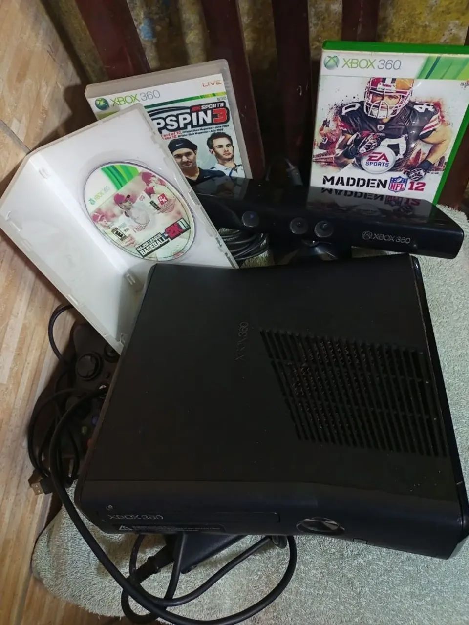 Xbox 360 slim com defeito.pra consertar ou retirar peças completo. - Foto 3