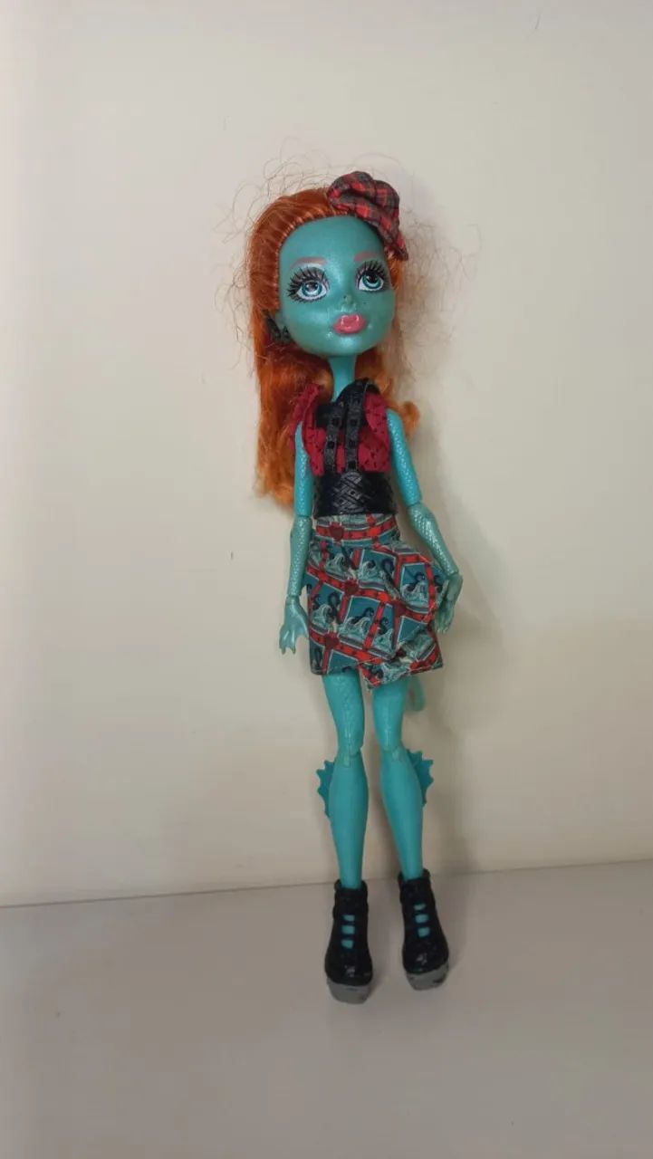 Monster High Lorna McNessie Exchange Program