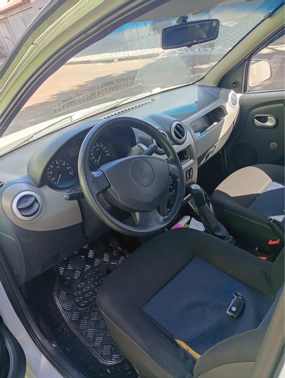 Renault Sandero SANDERO Authentique Hi-Flex 1.0 16V 5p 2011