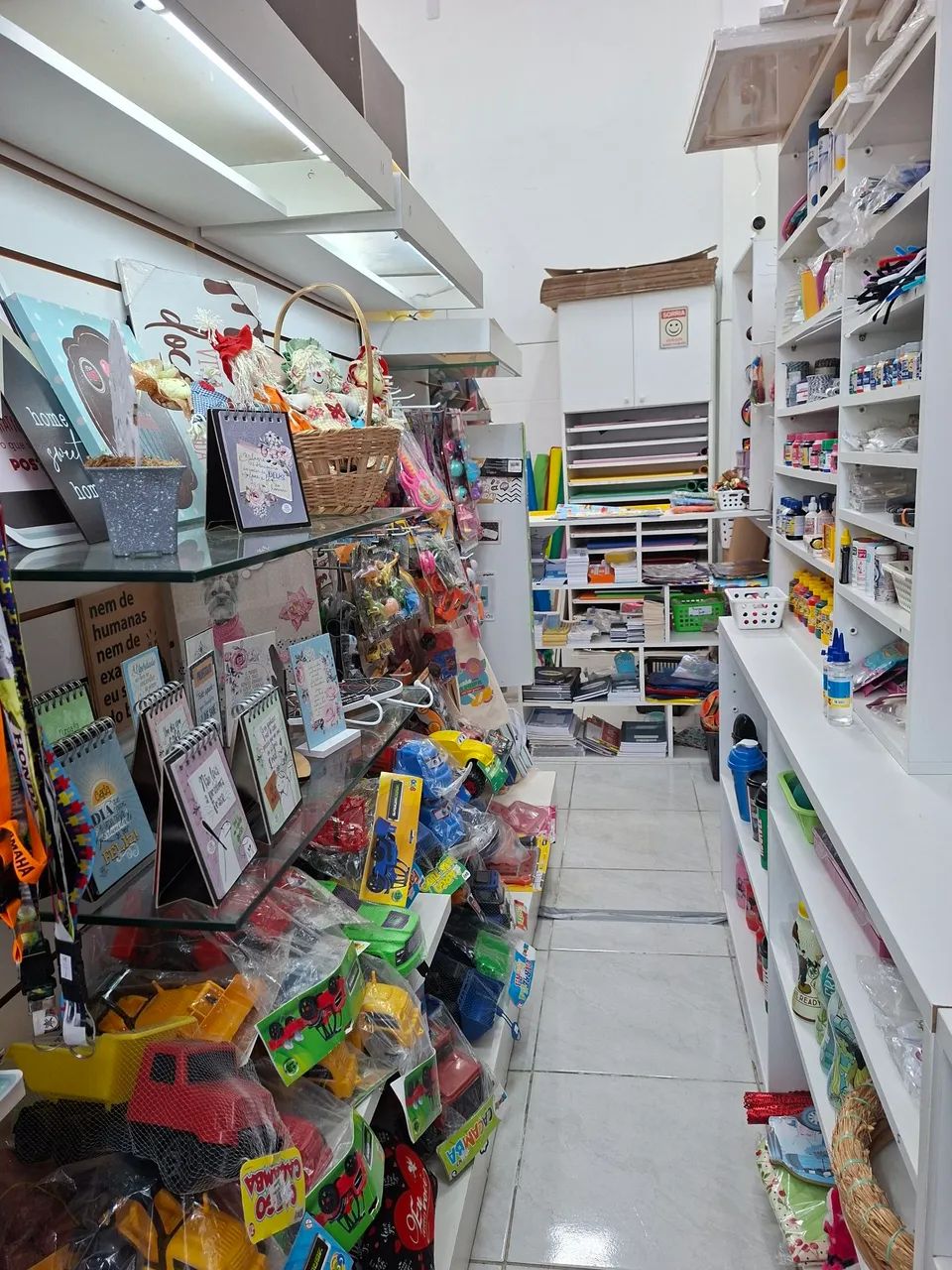 Papelaria  com móveis  a venda 