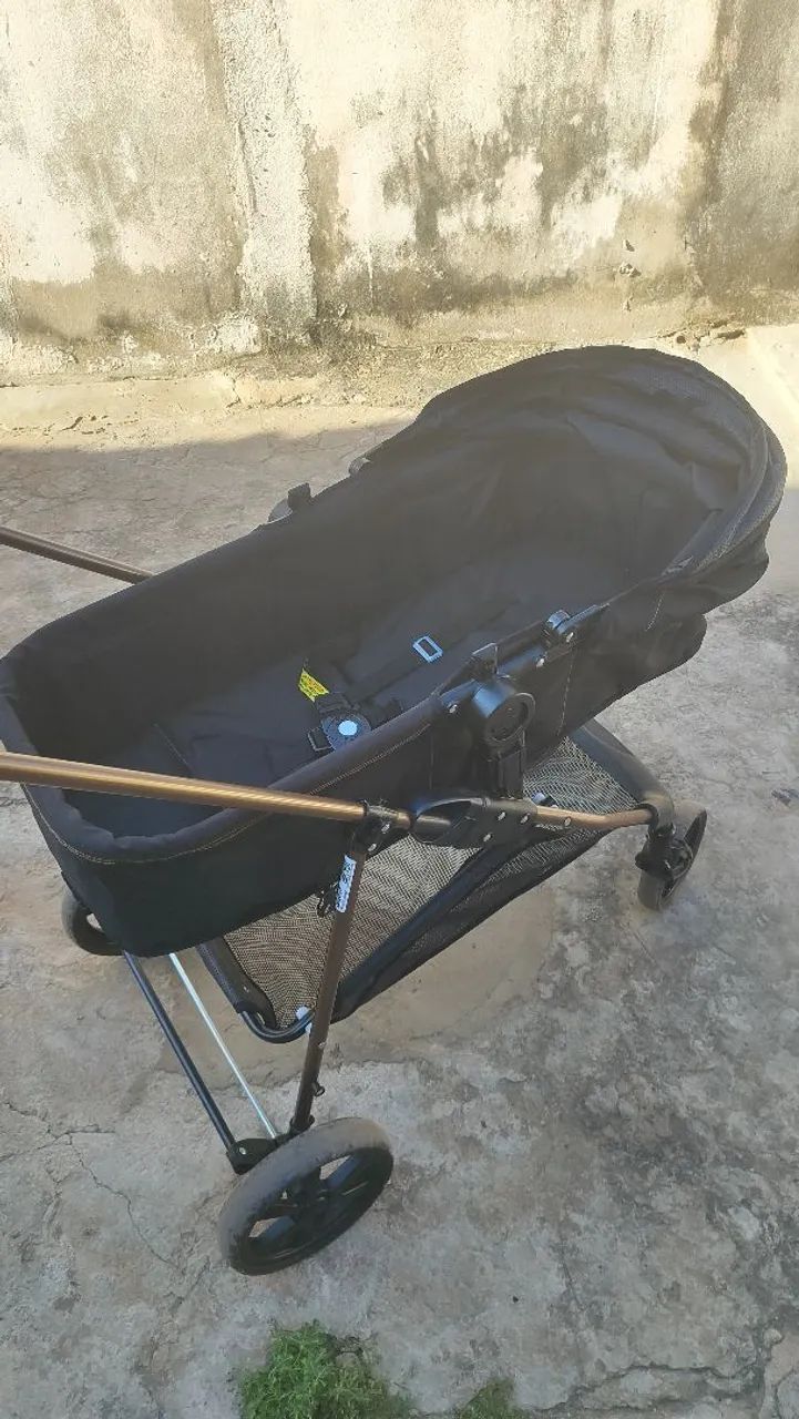 Kit carrinho Galzerano com bebê conforto 