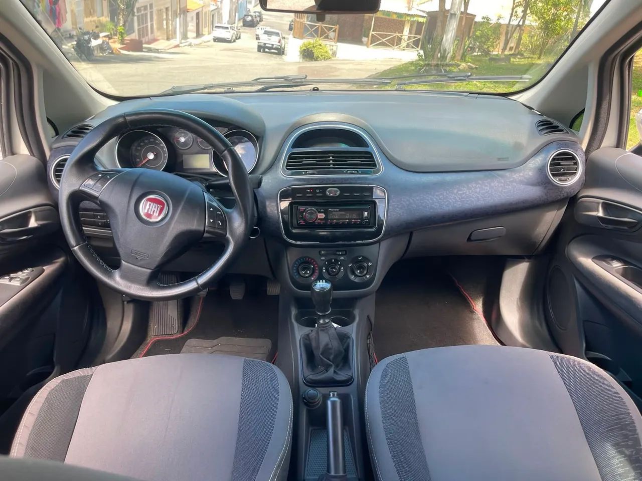 Fiat Punto Attractive 1.4 Fire Flex 8V 5P 2013 - Foto 3