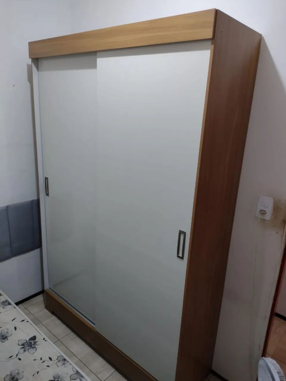 Guarda roupa porta de correr 