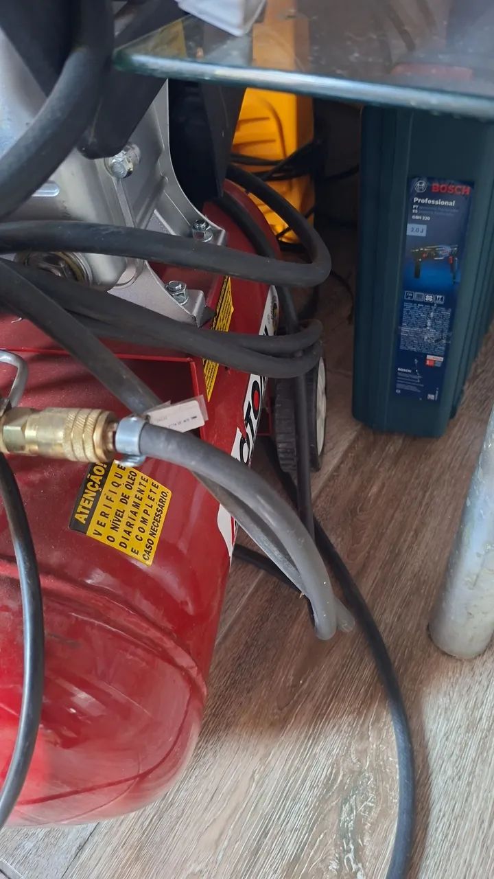 Vendo esse compressor zerado e um martelete