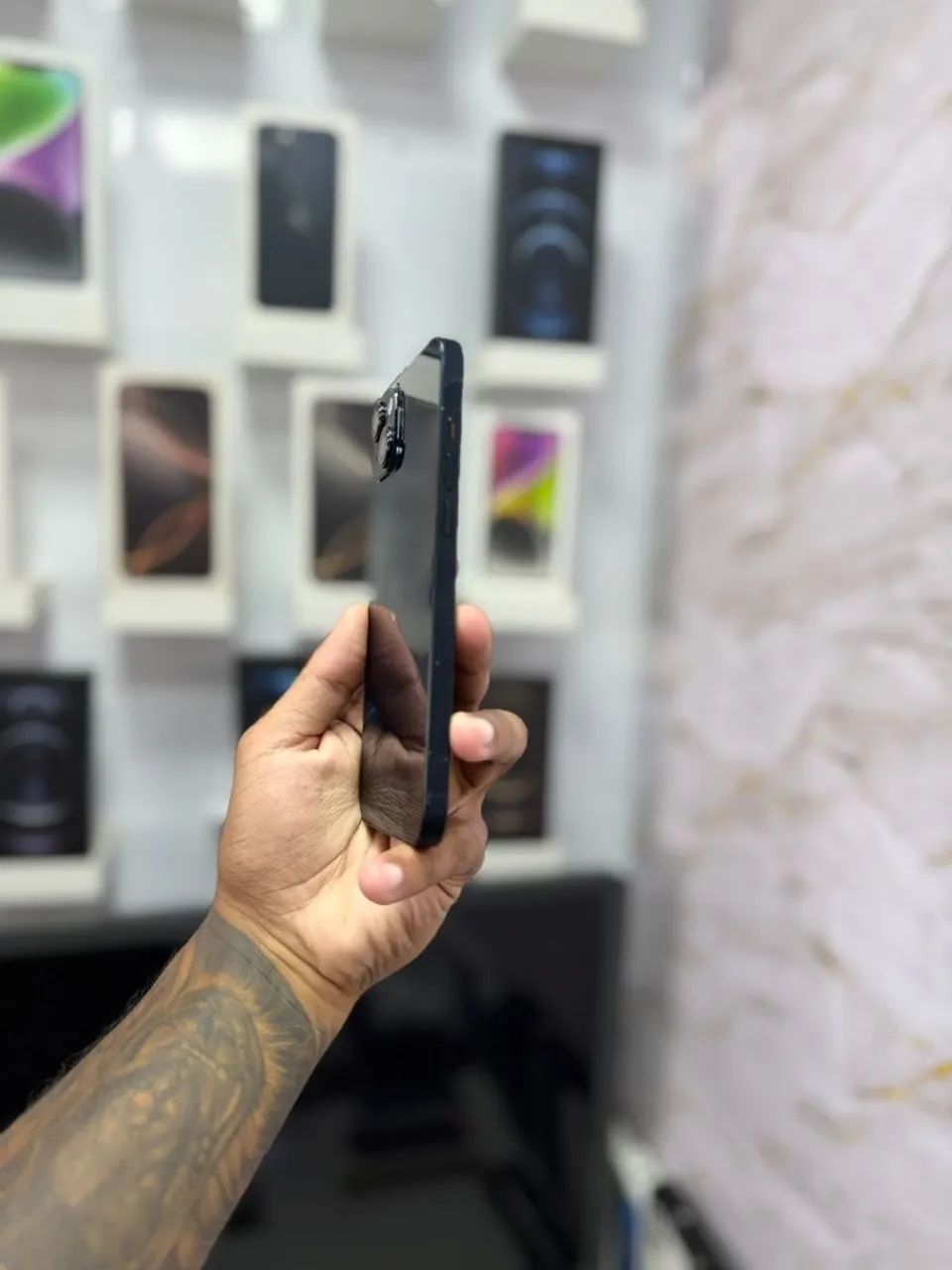 IPHONE 14 PLUS 256GB<br>R$ 2.850,00 PRETO - Foto 5