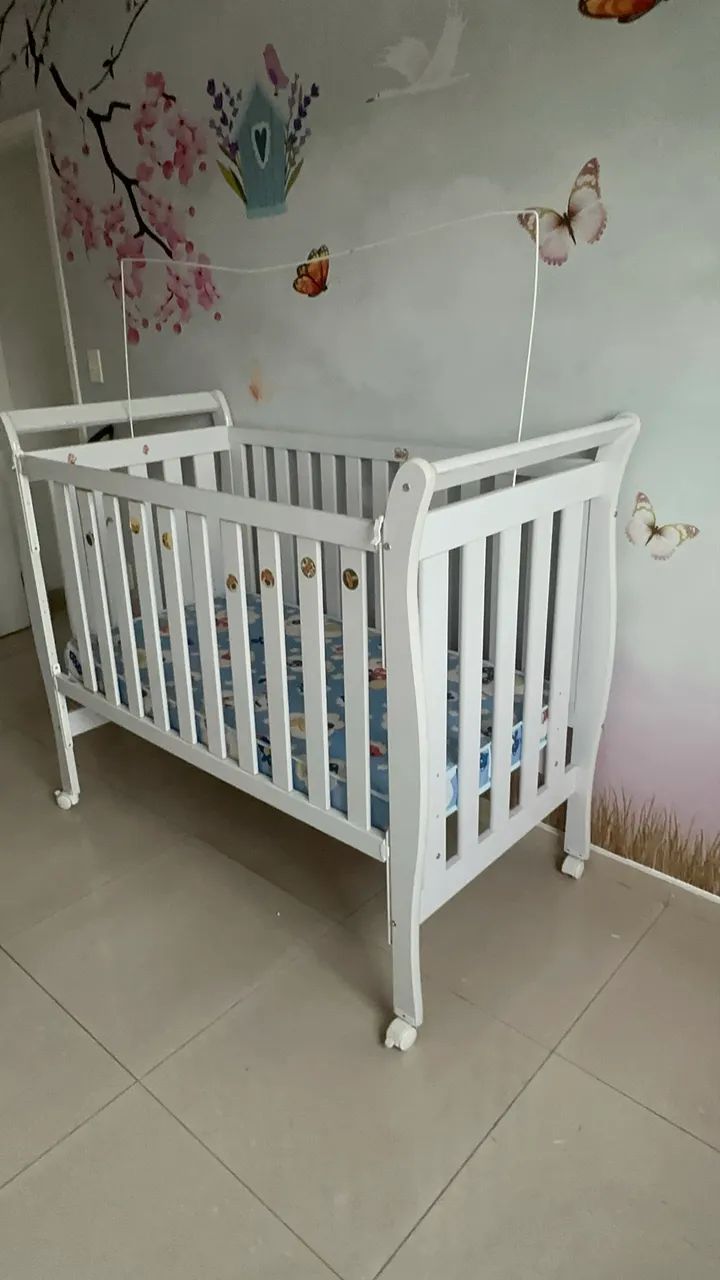 Berço com colchão 
