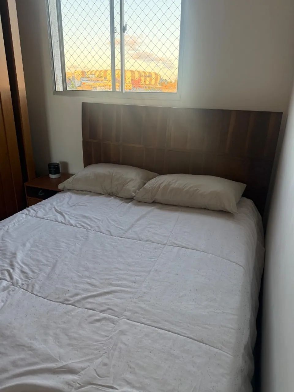 Vendo Cama Casal em madeira 