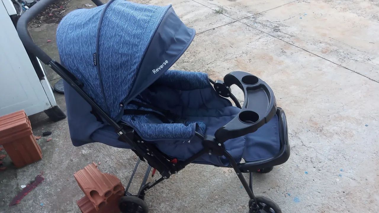Carrinho de bebê semi novo da cosco - Foto 3