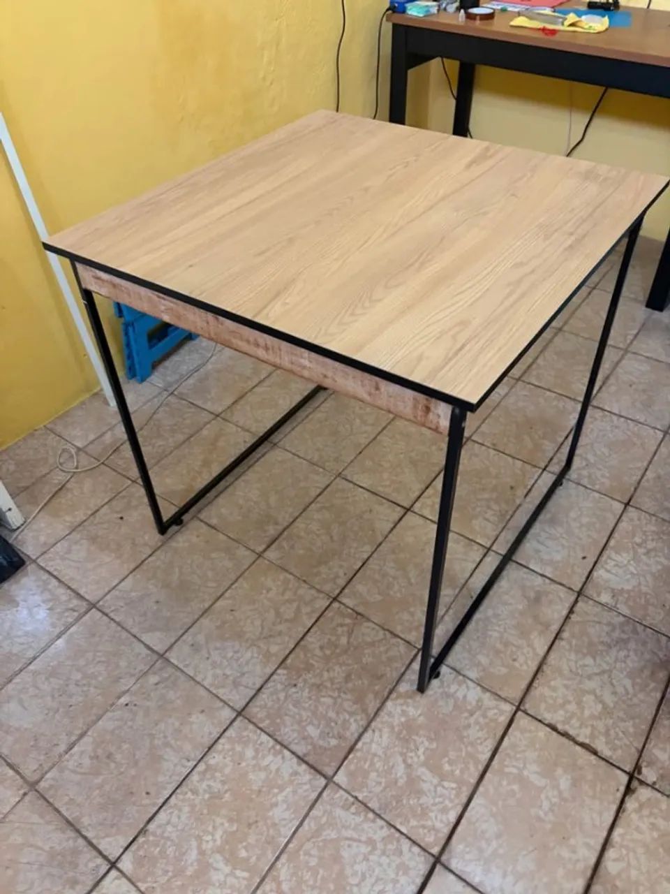 Mesa 80 x 80 jantar / home office / trabalho