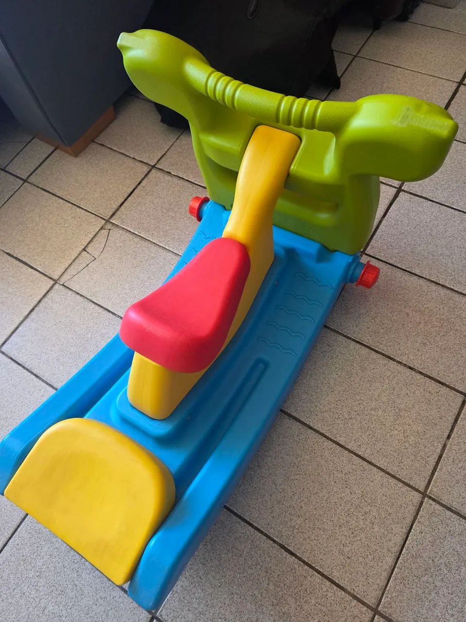 ESCORREGADOR E GANGORRA INFANTIL 2 em 1 - Foto 3