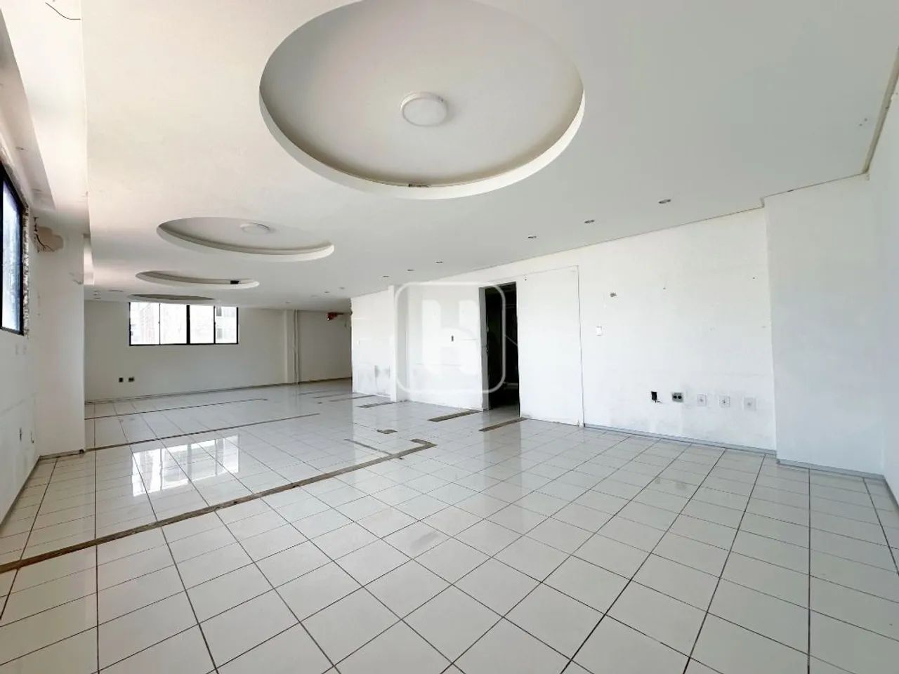 SALA COMERCIAL NA PRINCIPAL DE TAMBAÚ