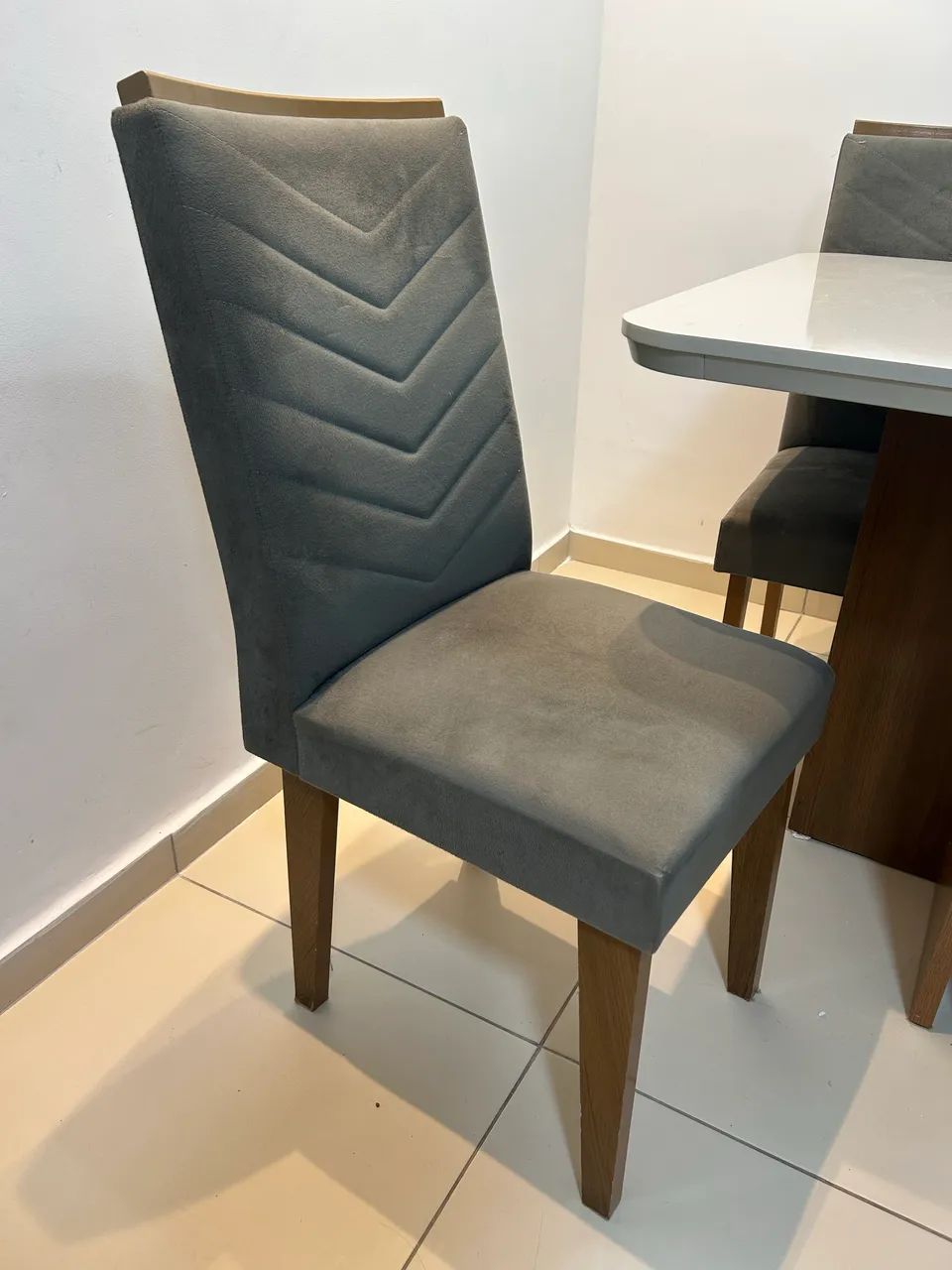 Mesa com 4 cadeiras - QUASE NOVA - 90cm - Foto 5