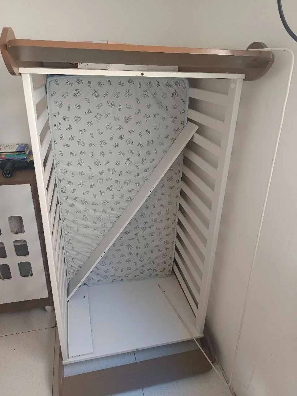 Berço com Colchão reversível em cama- Pouco Usado