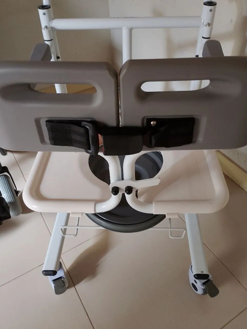 Cadeira de Transferência para pessoas com mobilidade reduzida - Foto 3