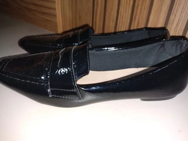 sapato preto de verniz e scarpin nude