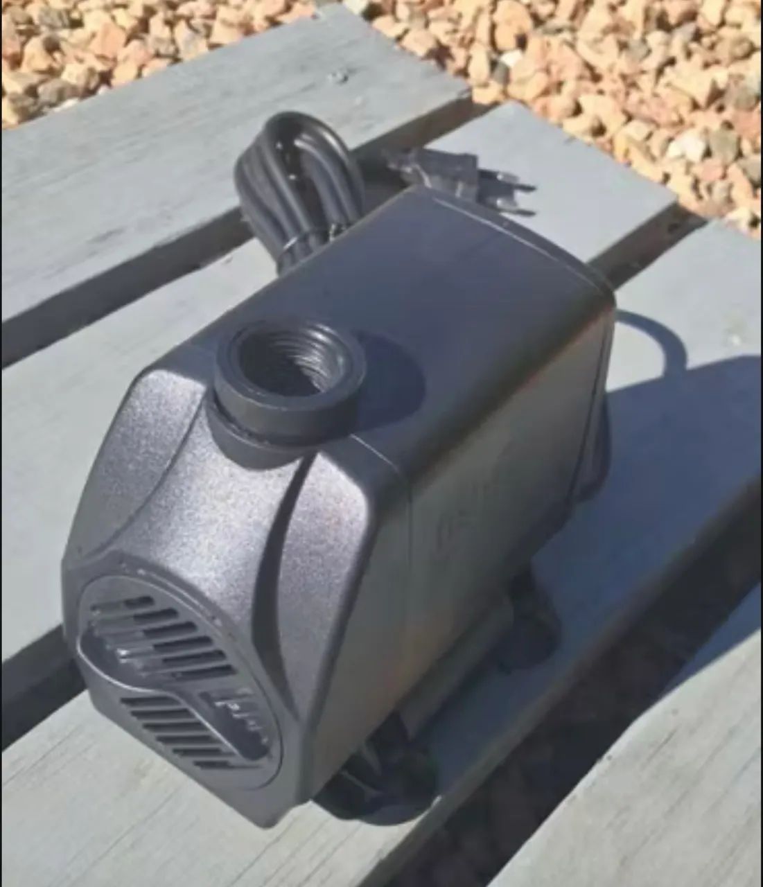 Bomba submersa 4000 l/h